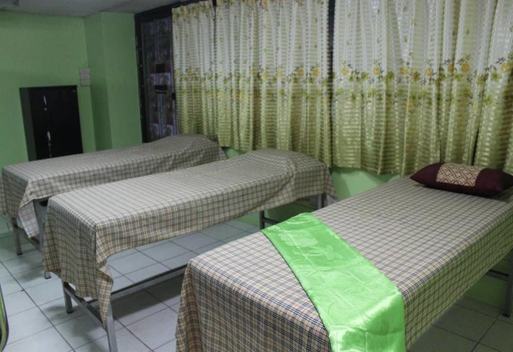 Chon Inter Hotel Чонбури Екстериор снимка