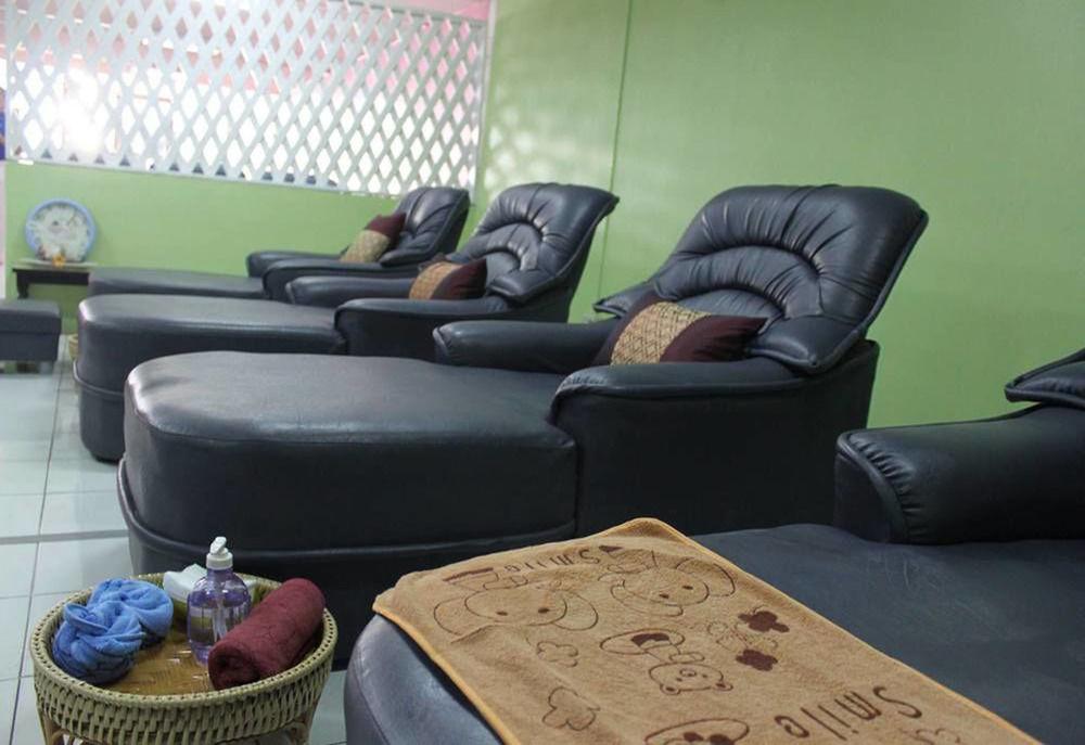 Chon Inter Hotel Чонбури Екстериор снимка