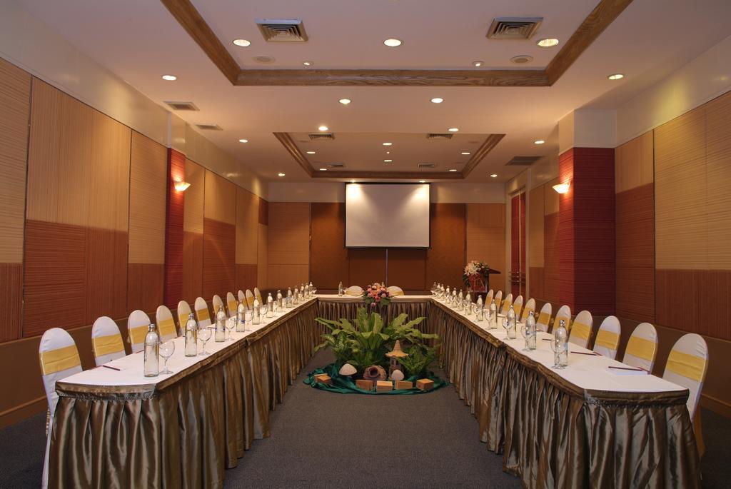 Chon Inter Hotel Чонбури Екстериор снимка