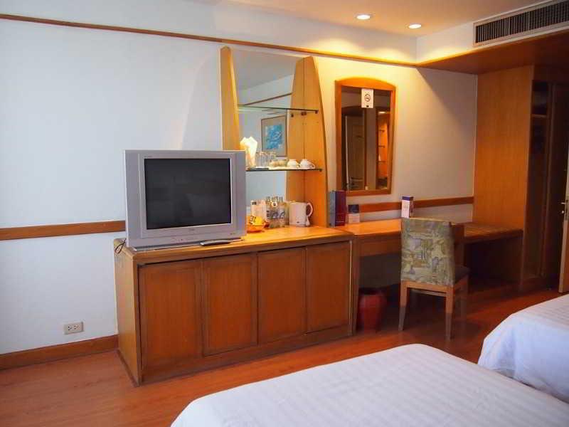 Chon Inter Hotel Чонбури Екстериор снимка