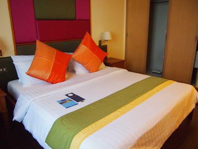 Chon Inter Hotel Чонбури Екстериор снимка
