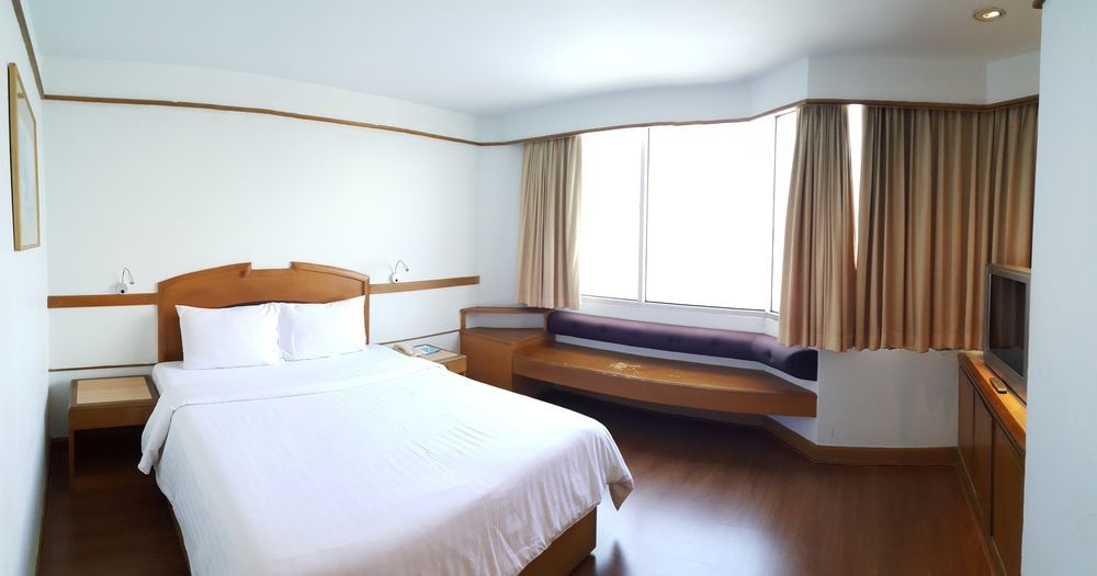 Chon Inter Hotel Чонбури Екстериор снимка