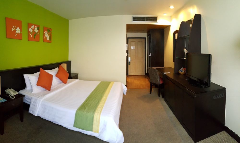 Chon Inter Hotel Чонбури Екстериор снимка
