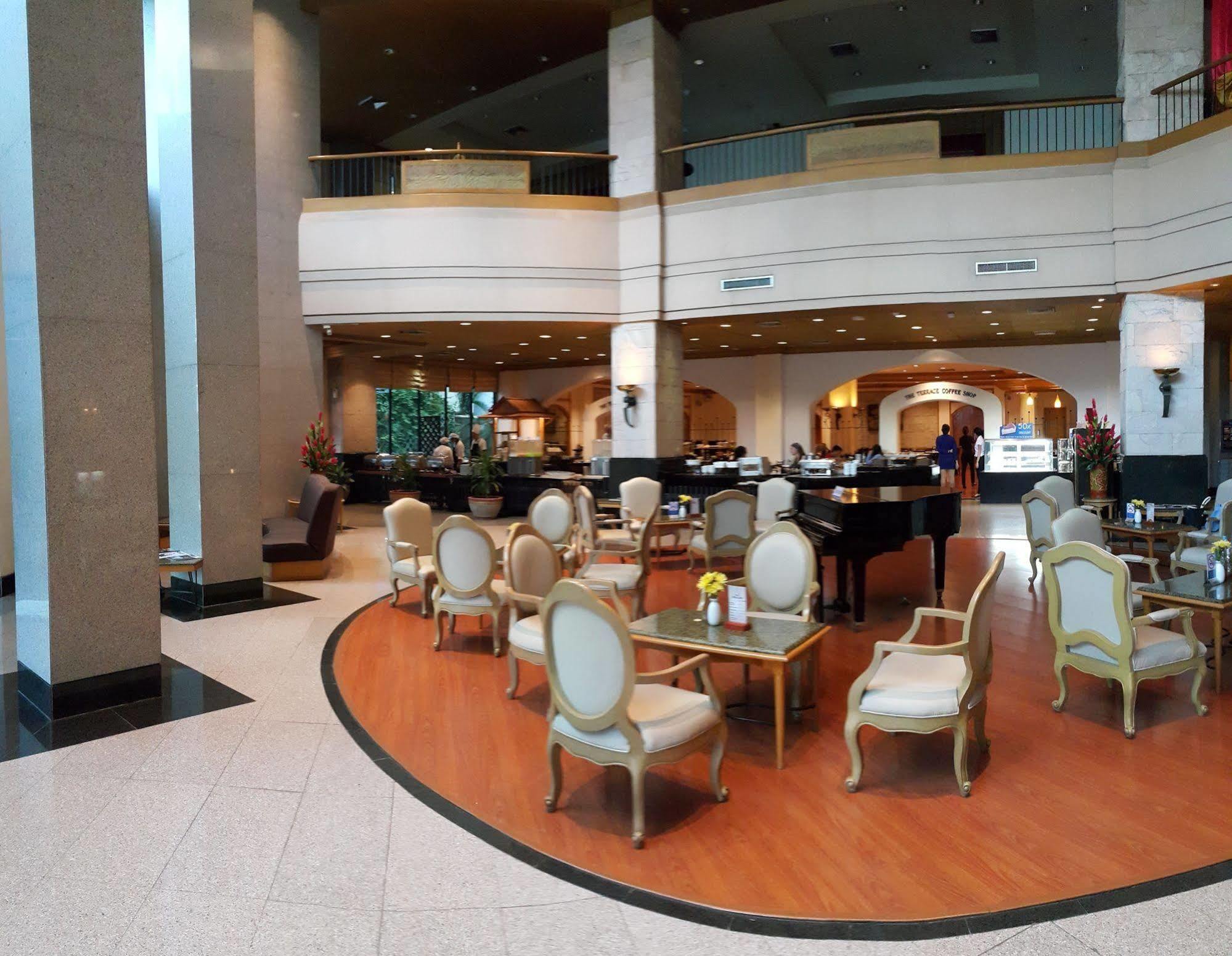 Chon Inter Hotel Чонбури Екстериор снимка