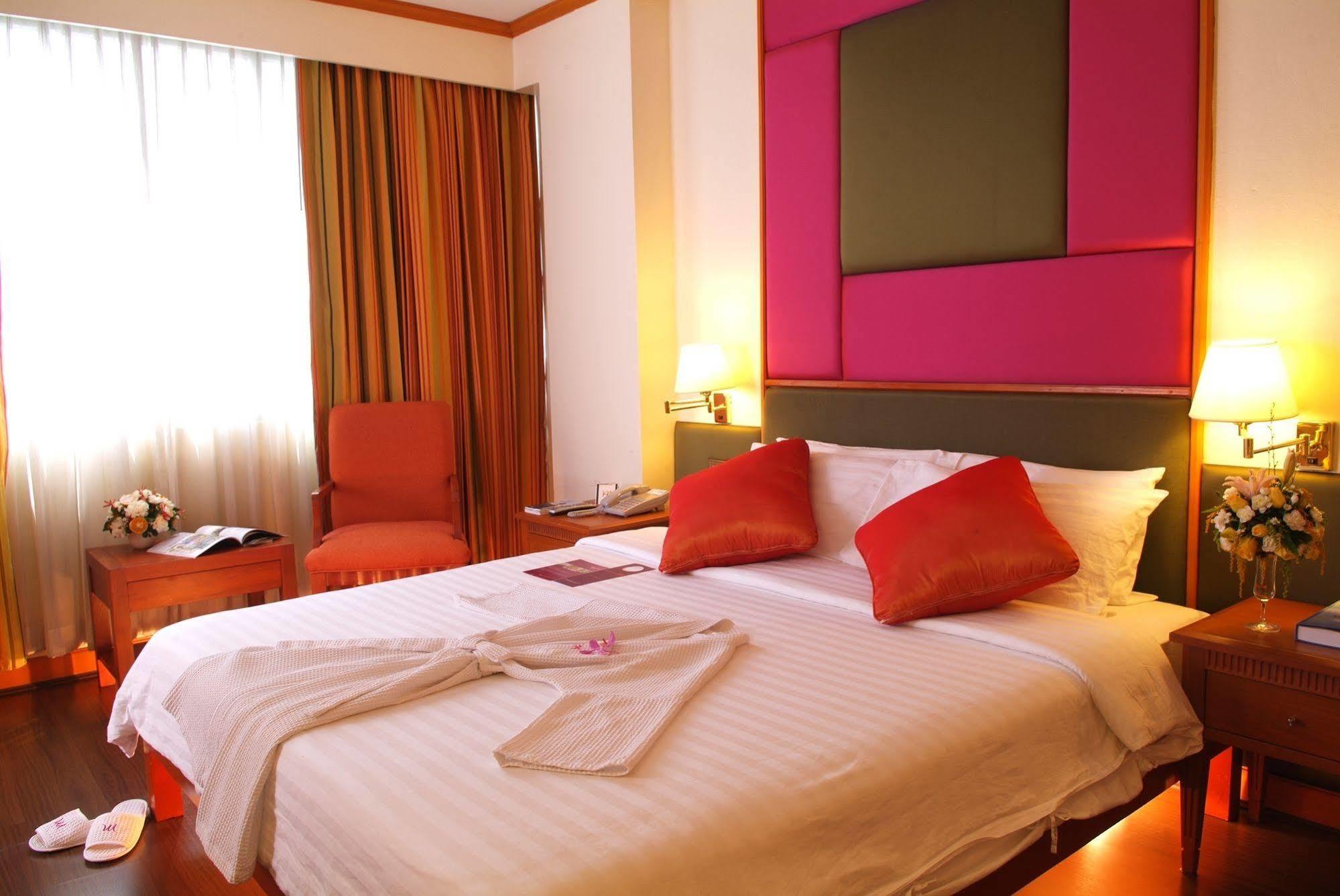 Chon Inter Hotel Чонбури Стая снимка