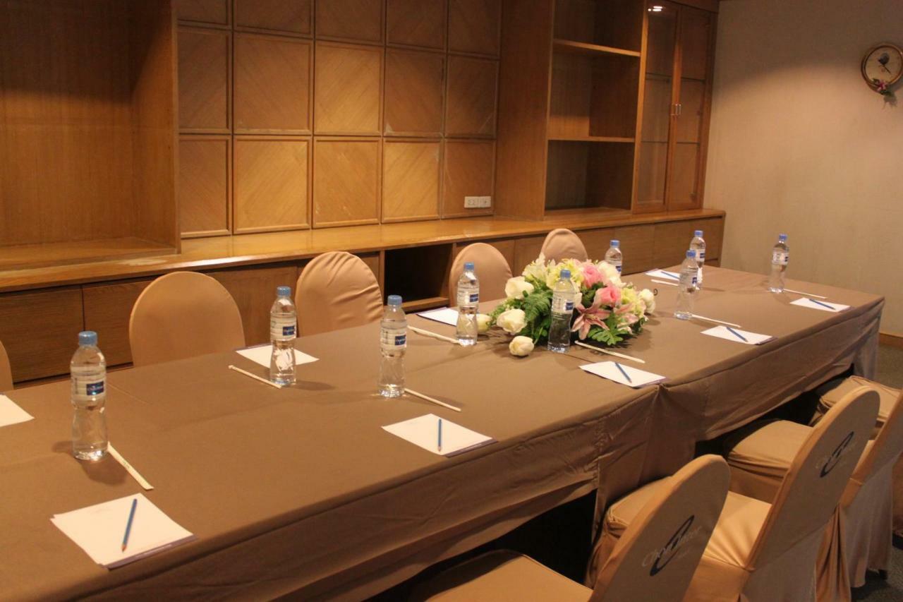 Chon Inter Hotel Чонбури Екстериор снимка