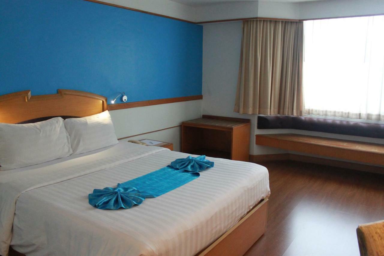 Chon Inter Hotel Чонбури Екстериор снимка